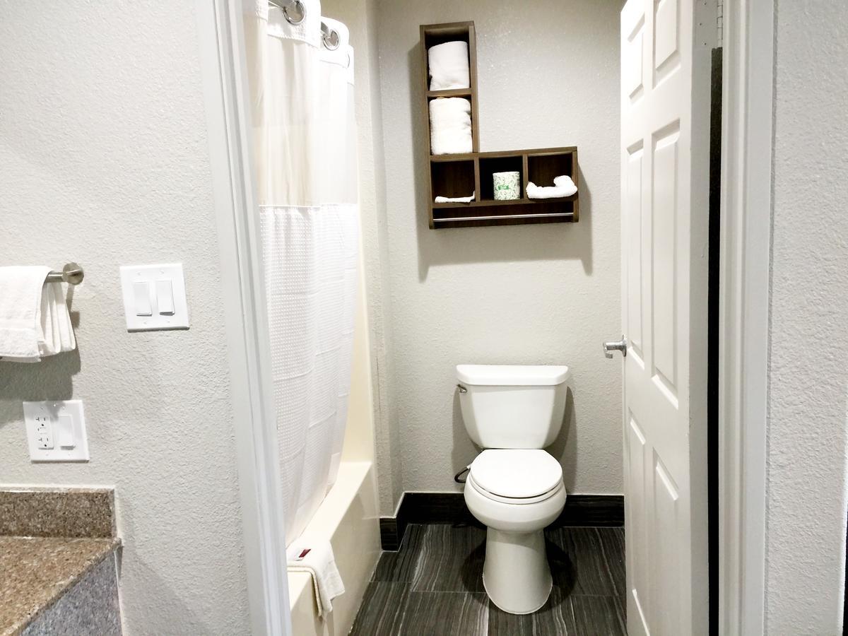 Americas Best Value Inn & Suites Mont Belvieu Houston Eldon Экстерьер фото