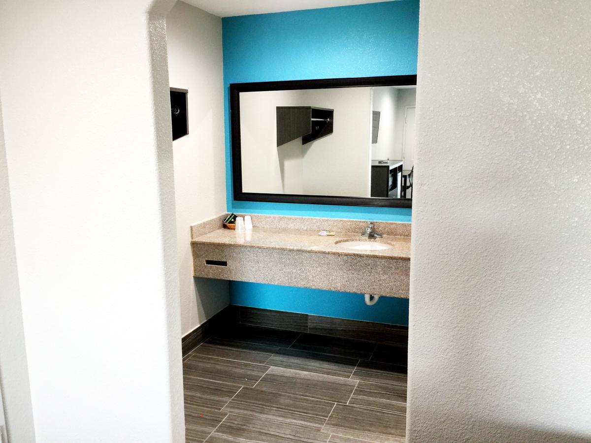 Americas Best Value Inn & Suites Mont Belvieu Houston Eldon Экстерьер фото